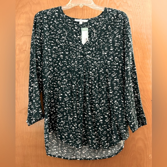 fun 2 fun Tops - NWT Fun 2 Fun Medium 3/4 sleeve green & white floral blouse